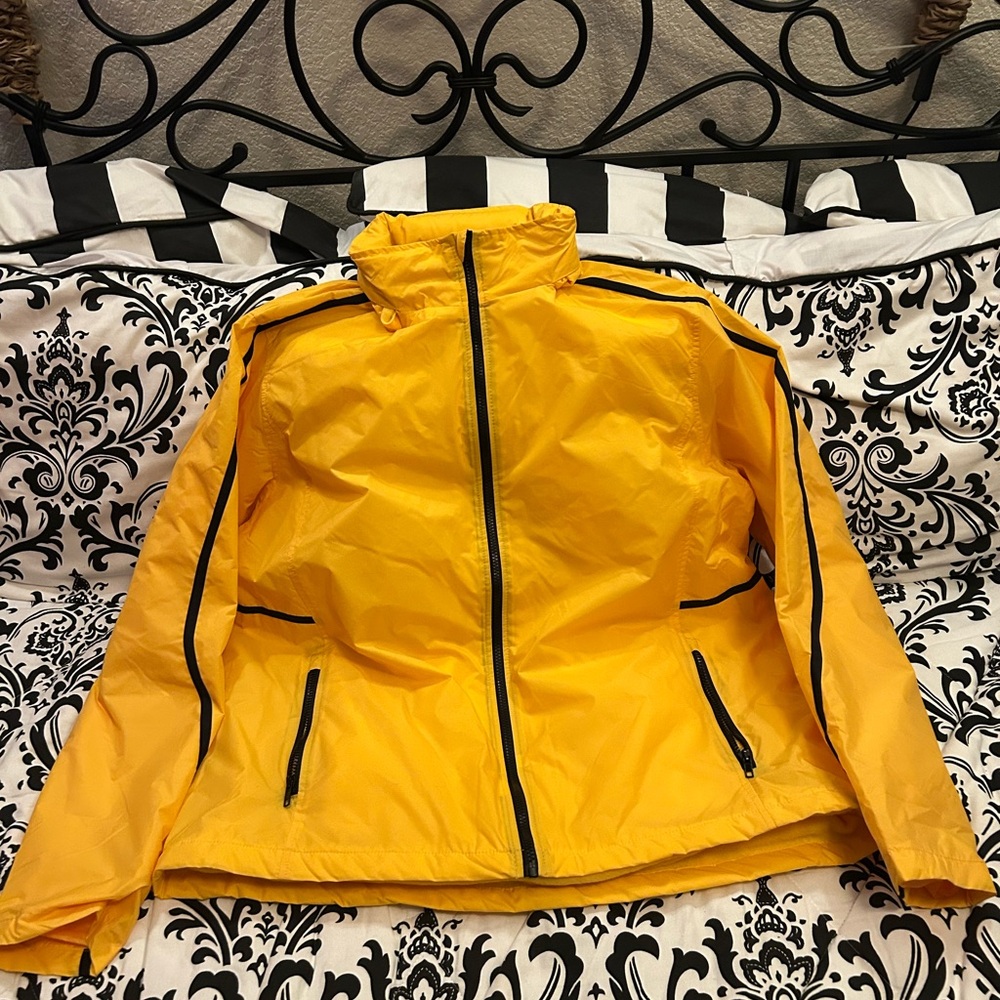 Vibrant Yellow Men’s Ski Jacket with Black Trim